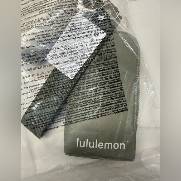 💚🤍Lululemon Dual Pouch Wristlet🤍💚
********Bay Leaf / Light Ivory************ - Picture 8 of 15